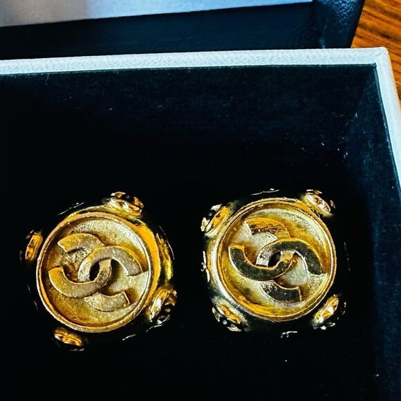 Chanel vintage clip on gold plated earrings.  Includes COA and Box - Picture 1 of 9